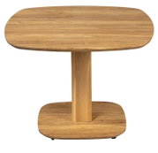 Moderne houten salontafel in vooraanzicht, met een ovaal tafelblad en een stevige middenpoot.