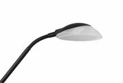 Close-up van een moderne staande lamp Orson met een flexibele arm en een ronde, witte lampenkap.