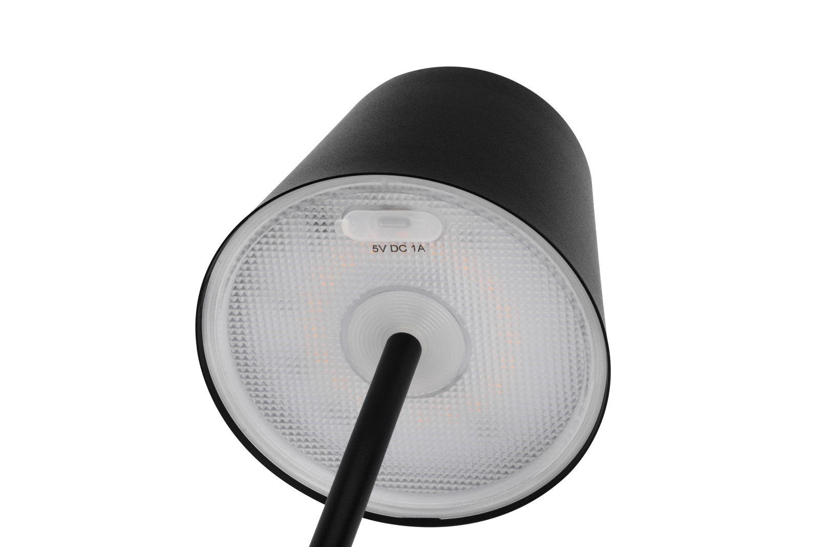 Unteransicht einer schwarzen Akku-Tischleuchte mit sichtbarem USB-Anschluss und strukturiertem Leuchtkörper.