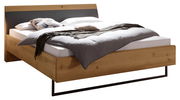 Futonbett aus Holz mit modernem Design, seitliche Perspektive