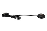 Schwarzes USB-Ladekabel mit rundem Anschluss, seitliche Perspektive