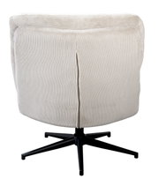 Achterkant van een draaibare fauteuil met bijpassende voetenbank, beige stoffen bekleding en een zwart metalen onderstel.