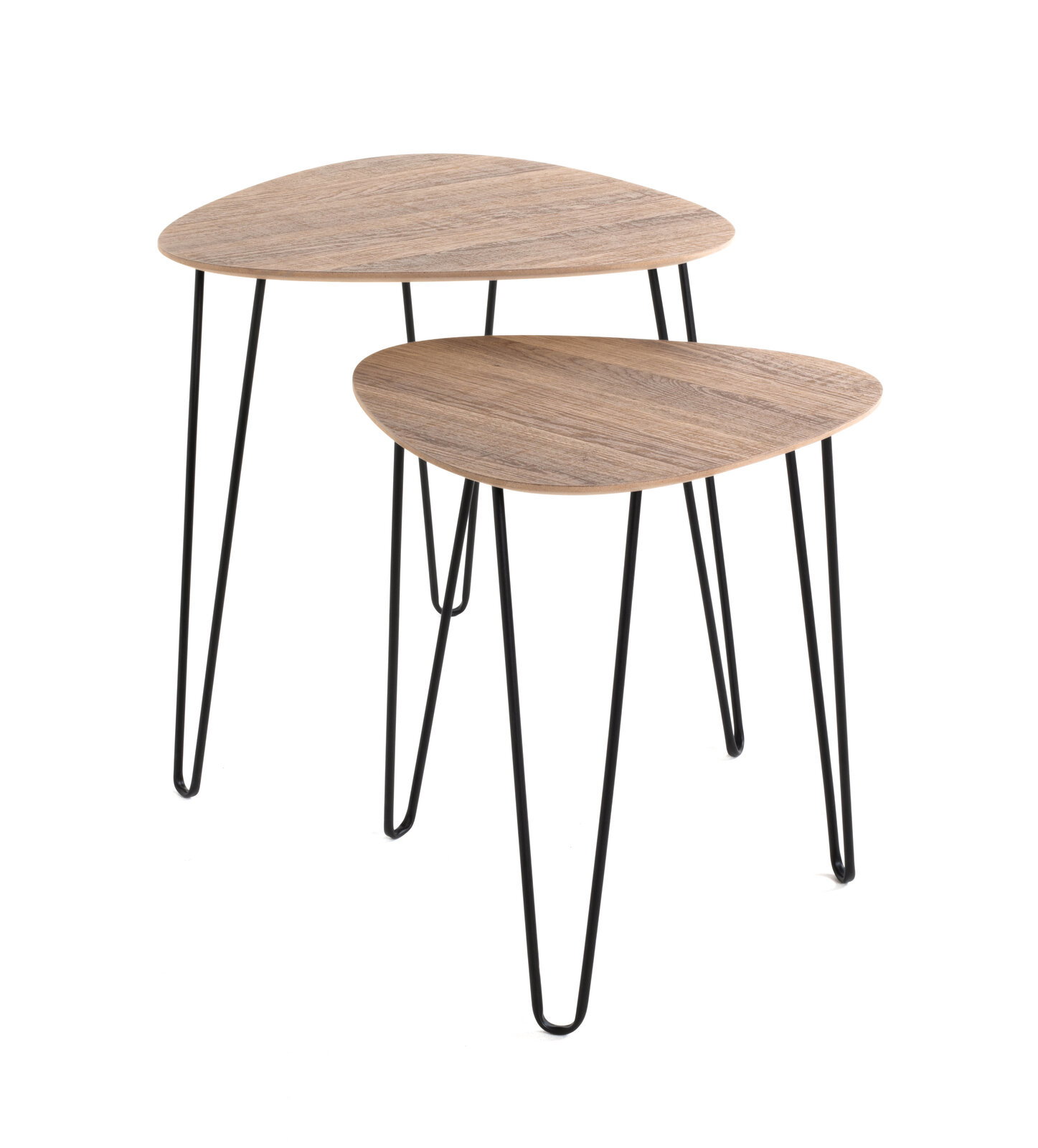Zwei moderne Beistelltische mit dreieckigen Holzplatten und schwarzen Metallbeinen, seitliche Perspektive