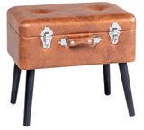 Kofferhocker in braunem Lederlook mit schwarzen Beinen, seitliche Perspektive