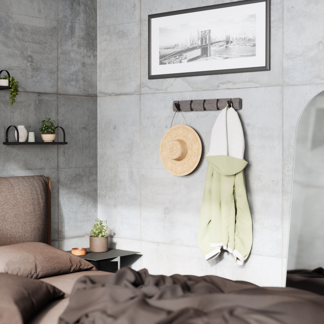 Moderne Wandgarderobe mit Haken, an der ein Strohhut und ein grüner Mantel hängen, in einem stilvoll eingerichteten Schlafzimmer mit Betonwänden. Perspektive von der Seite.