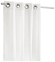 Weißer Ösenschal aus Stoff, frontal fotografiert, aufgehängt an einer Gardinenstange.