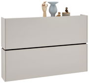 Moderner Hängeschuhschrank in hellem Beige mit Dekorationen auf der Oberseite, seitliche Perspektive