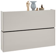Moderner Hängeschuhschrank in hellem Beige mit Dekorationen auf der Oberseite, seitliche Perspektive