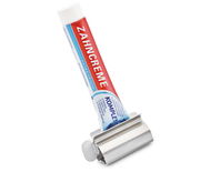 Tubenausdrücker aus Metall mit einer Zahnpastatube, seitliche Perspektive