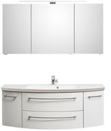 Moderne Badkombination mit dreiteiligem Spiegelschrank und Waschbeckenunterschrank, Frontalansicht