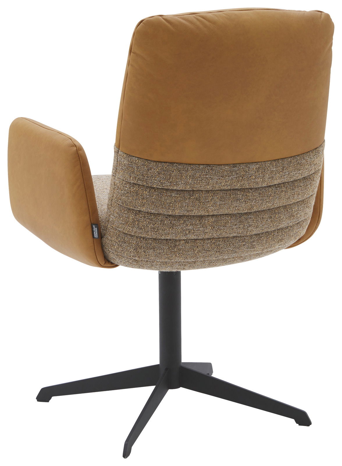 Rückansicht eines Armlehnstuhls mit braunem Stoffbezug und schwarzem Metallfuß