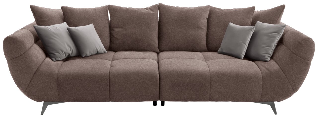 Großes, modernes Sofa in braunem Stoff mit mehreren Kissen, frontal betrachtet.
