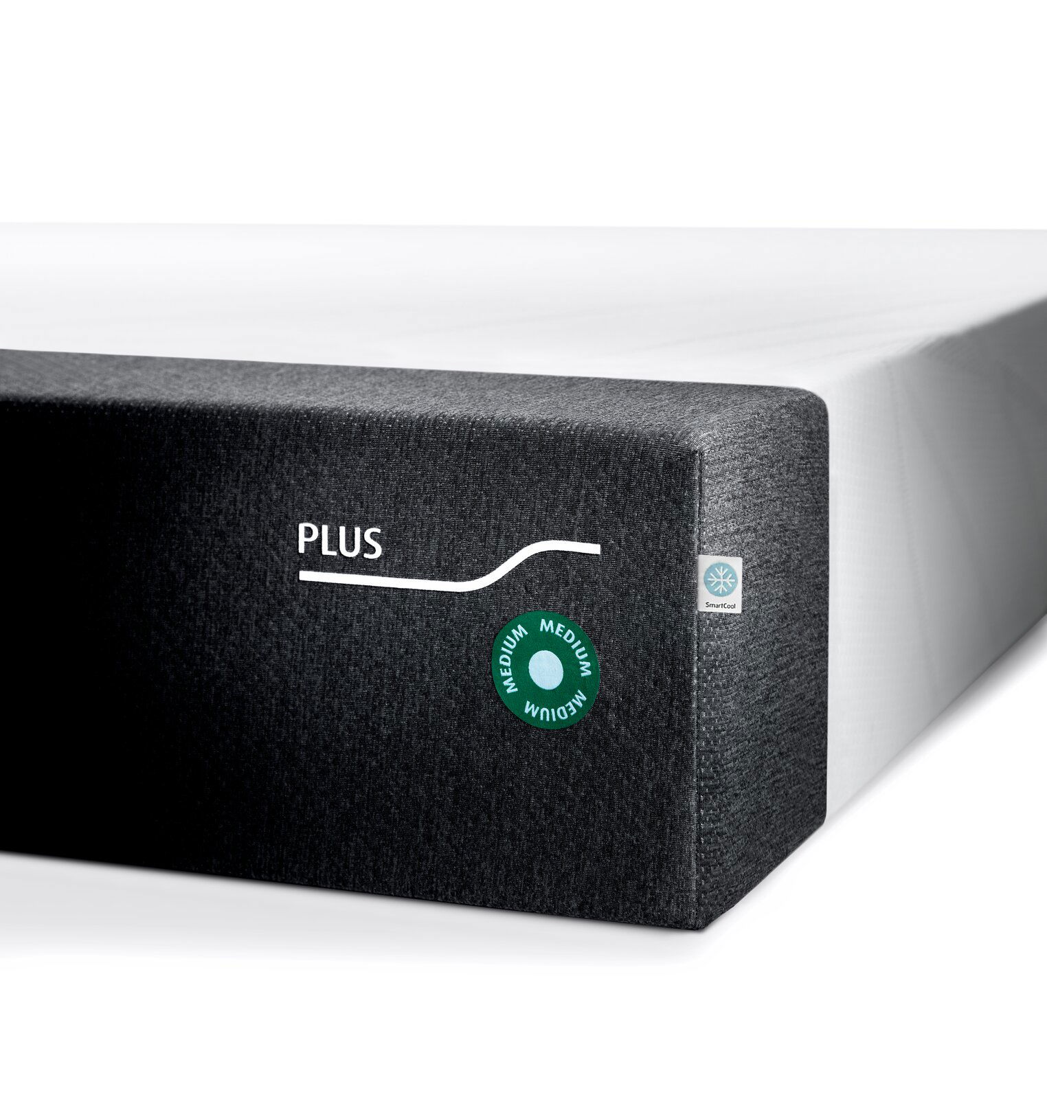 Ecke einer Viscomatratze in mittlerer Festigkeit mit grauem Bezug und Aufschrift 'PLUS', seitliche Perspektive