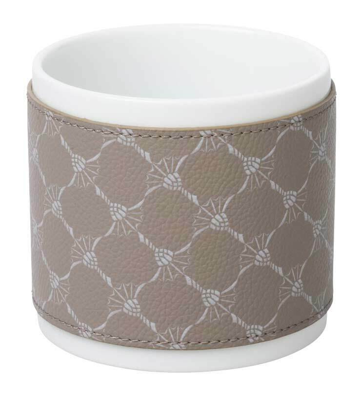 JOOP! Becher CORNFLOWER Porzellanbecher mit grauem, gemustertem Lederüberzug, seitliche Perspektive