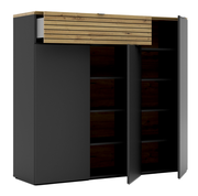 Moderner XXL-Schuhschrank in Schwarz mit Holzelementen, teilweise geöffnete Türen, frontale Perspektive