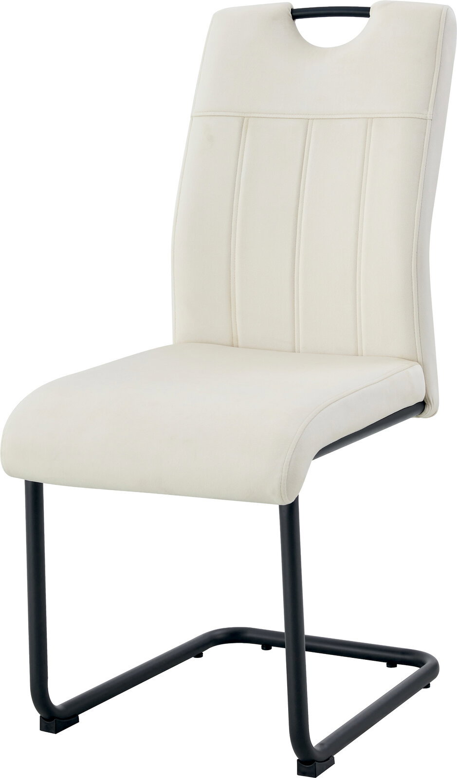 Cremeweißer Polsterstuhl mit hoher Rückenlehne, vertikalen Ziernähten und schwarzem Metall-Kufengestell, schräg von vorne fotografiert