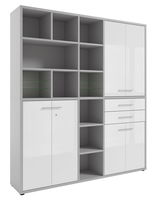 Moderner, hoher Aktenschrank mit offenen Fächern, Schubladen und Türen, frontal betrachtet.