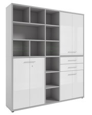 Moderner, hoher Aktenschrank mit offenen Fächern, Schubladen und Türen, frontal betrachtet.