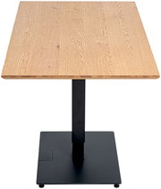 Eet- en bartafel met rechthoekig houten blad en zwart metalen onderstel, vooraanzicht
