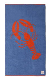 Blaues Strand- oder Badetuch mit großem rotem Hummer-Motiv und roten Bordüren, Vorderansicht von oben flach liegend.