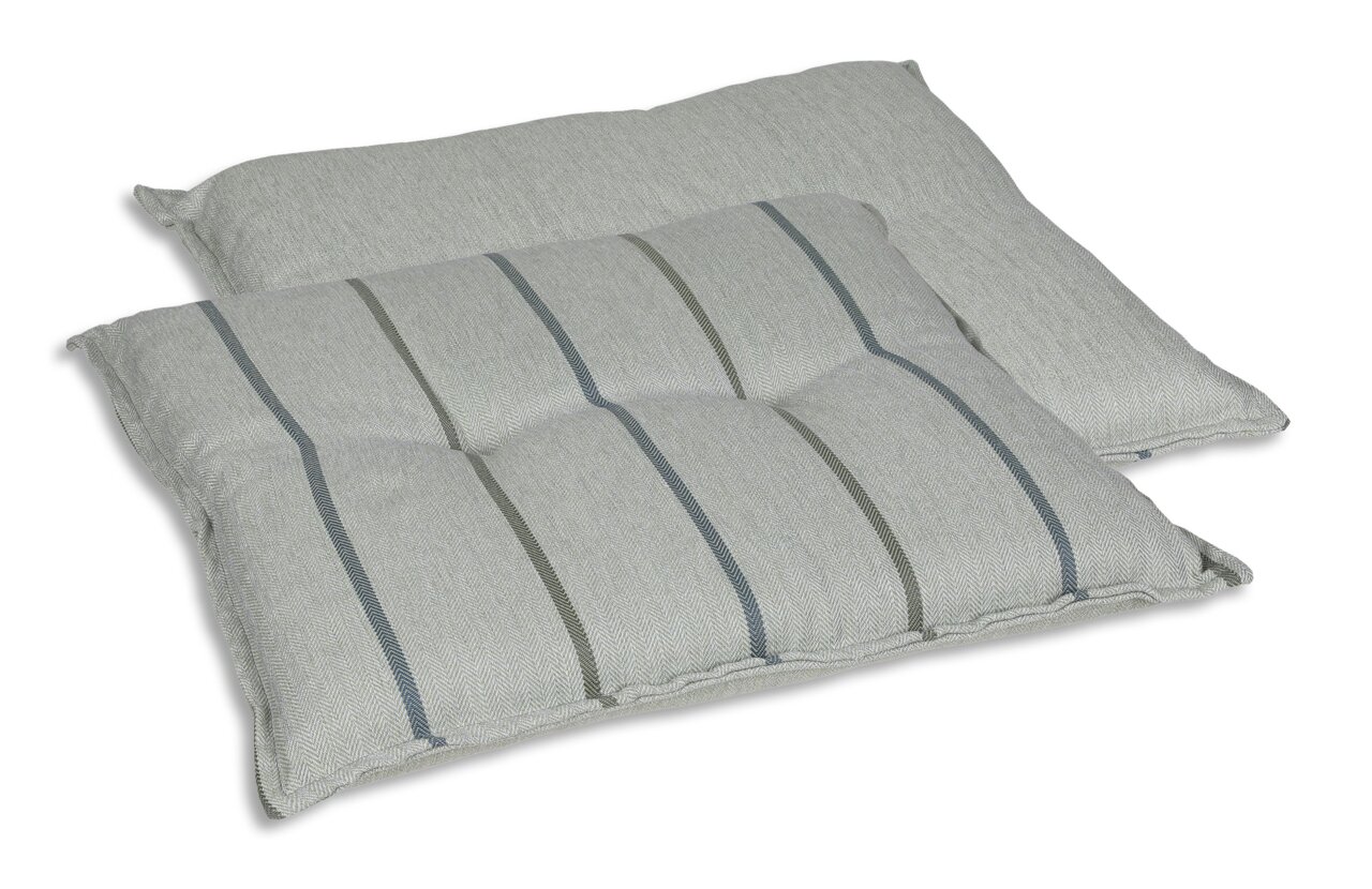 Go-De Wendehockerauflage 23529 Zwei gestreifte Hockerauflagen in Grau- und Grüntönen, aus einer leicht erhöhten Perspektive fotografiert.