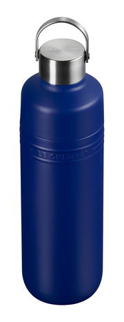 Blaue Trinkflasche mit Edelstahlverschluss, seitliche Perspektive