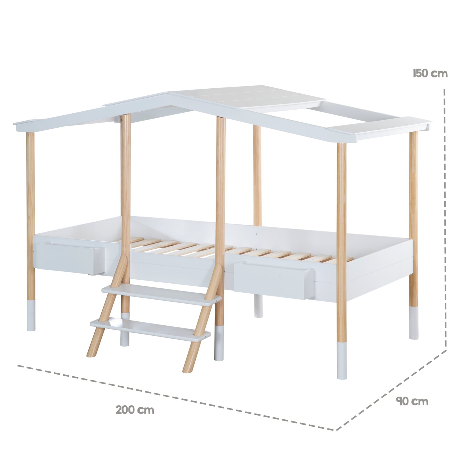 Weißes Kinder-Hochbett im Hausdesign mit naturfarbenen Holzpfosten, Lattenrost, zwei Schubladen und Leiter, aus schräger Vorderansicht; Maße ca. 200 × 90 × 150 cm.