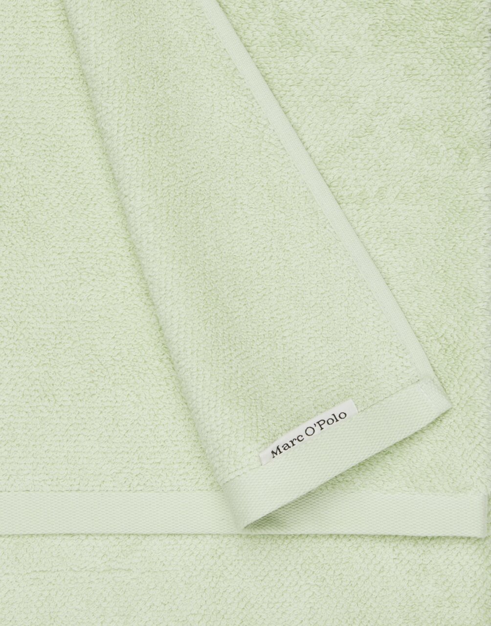 Hellgrünes Handtuch-Set aus weichem Material mit Marc O'Polo-Label, Draufsicht