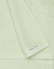 Hellgrünes Handtuch-Set aus weichem Material mit Marc O'Polo-Label, Draufsicht