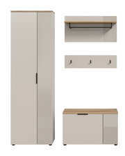 Garderobenkombination bestehend aus einem hohen Schrank, einer Wandablage mit Kleiderstange und Hakenleiste sowie einer Sitzbank, frontal abgebildet.