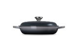 Gourmet Profitopf 26cm flint, seitliche Ansicht mit Deckel und Griffen