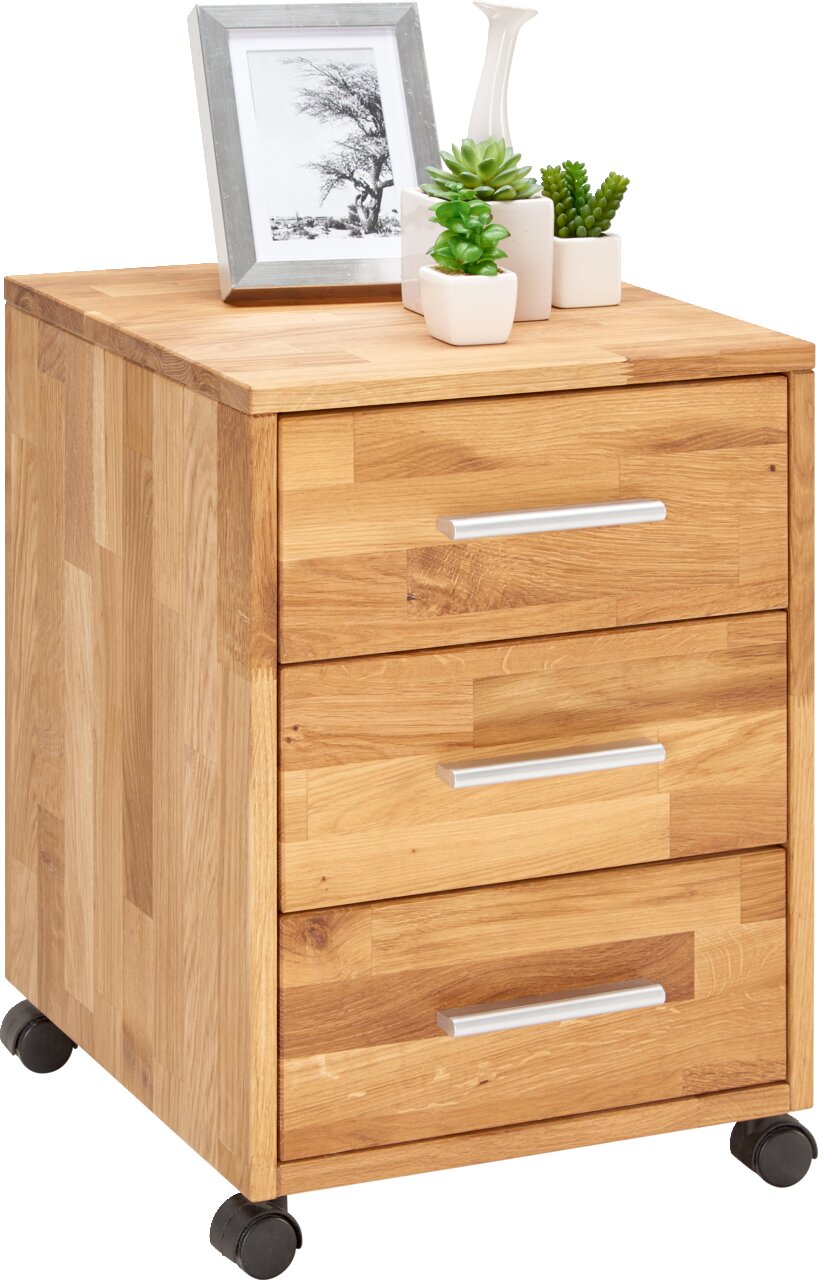 Linea Natura Rollcontainer OKAY Rollcontainer aus Holz mit drei Schubladen, silbernen Griffen und Rollen, dekoriert mit Pflanzen und einem Bilderrahmen, seitliche Perspektive