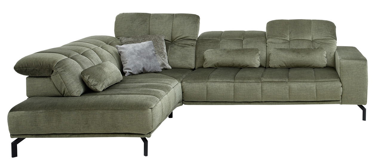 Grüne Eckgarnitur mit modernen, gepolsterten Kissen, von vorne betrachtet.