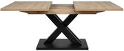 Moderner Esstisch mit ausziehbarer Holzplatte und schwarzem X-förmigem Metallgestell, Frontalansicht.