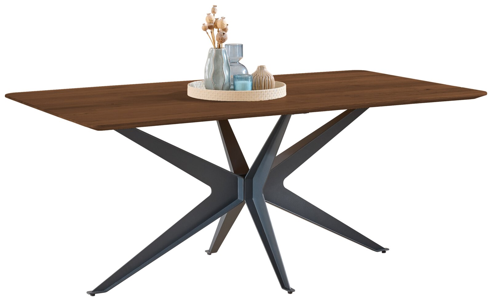 Dieter Knoll Eettafel TAVOLO Rechthoekige houten eettafel met donkerbruin blad en zwart metalen ster-/kruispoot, gefotografeerd in schuin vooraanzicht op witte achtergrond met decoratieve vaasjes op een dienblad.