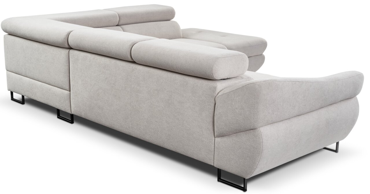 Rückansicht eines modernen, hellgrauen Ecksofas mit verstellbaren Kopfstützen und schwarzen Metallfüßen.