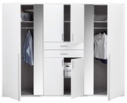 Weißer Drehtürenschrank mit sechs Türen, teilweise geöffnet, zeigt Innenfächer mit Kleidung und Aufbewahrungsboxen, frontale Perspektive.