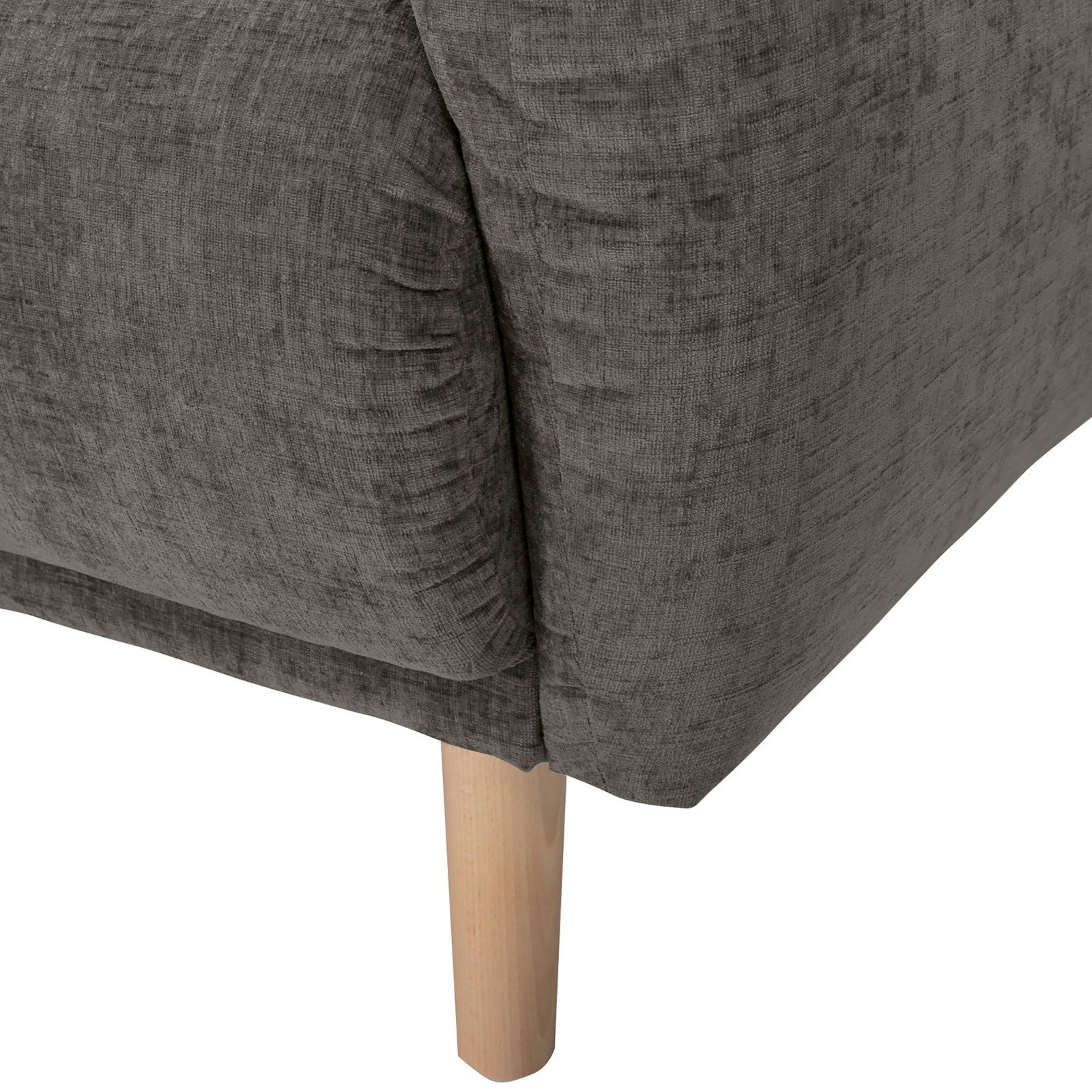 Nahaufnahme einer grauen Sofaecke mit Holzbein, Perspektive von unten.