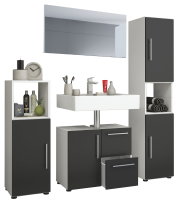 Modernes Badezimmermöbel-Set in Schwarz/Weiß mit Waschtisch und Unterschrank (Schublade geöffnet), großem Wandspiegel sowie zwei Hochschränken/Regalen, dargestellt in frontaler Perspektive auf weißem Hintergrund