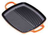 Grillplatte 30x27 cm in Ofenrot mit geriffelter Oberfläche und zwei Griffen, aus der Vogelperspektive