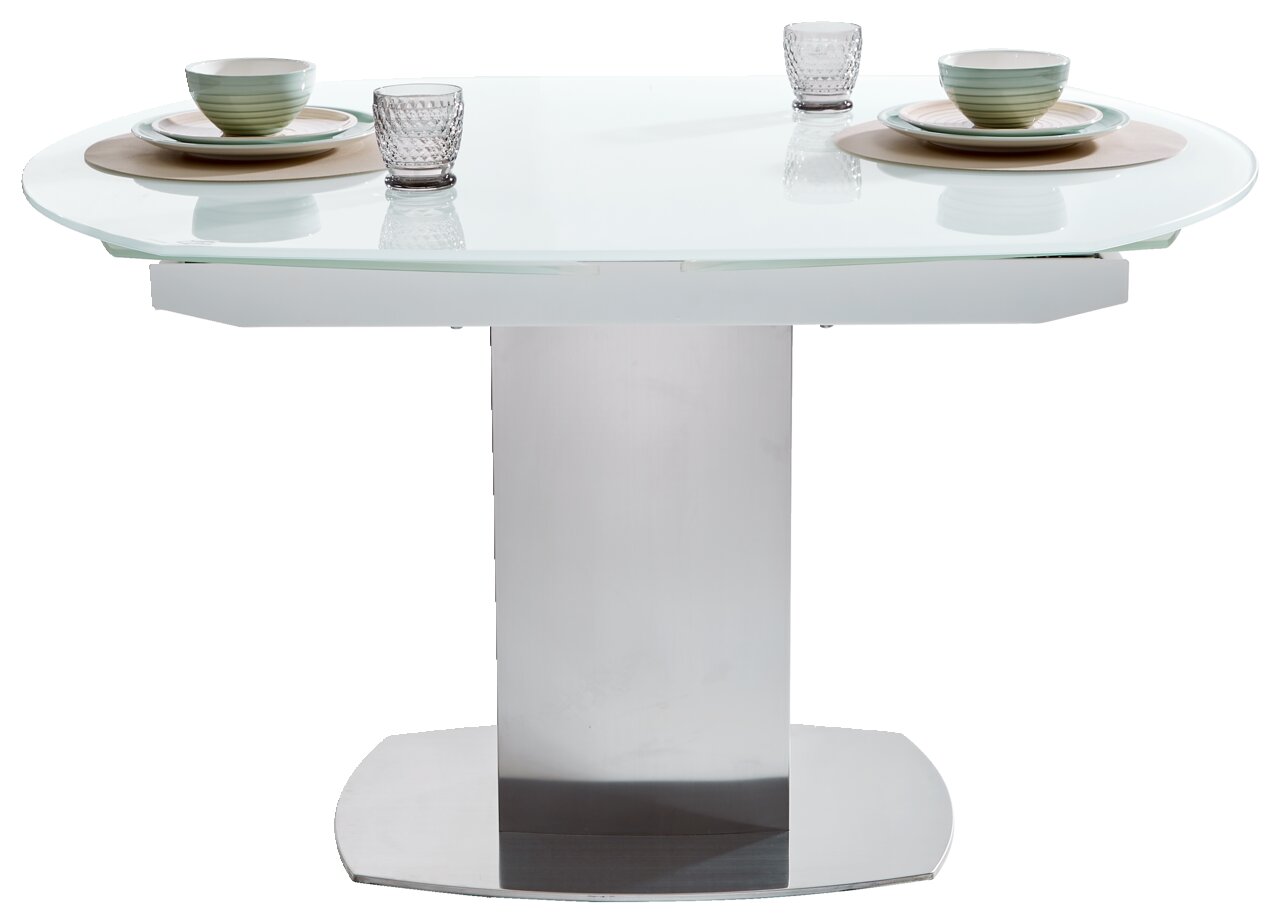 Moderner Esstisch mit Glasplatte und Metallfuß, seitliche Perspektive