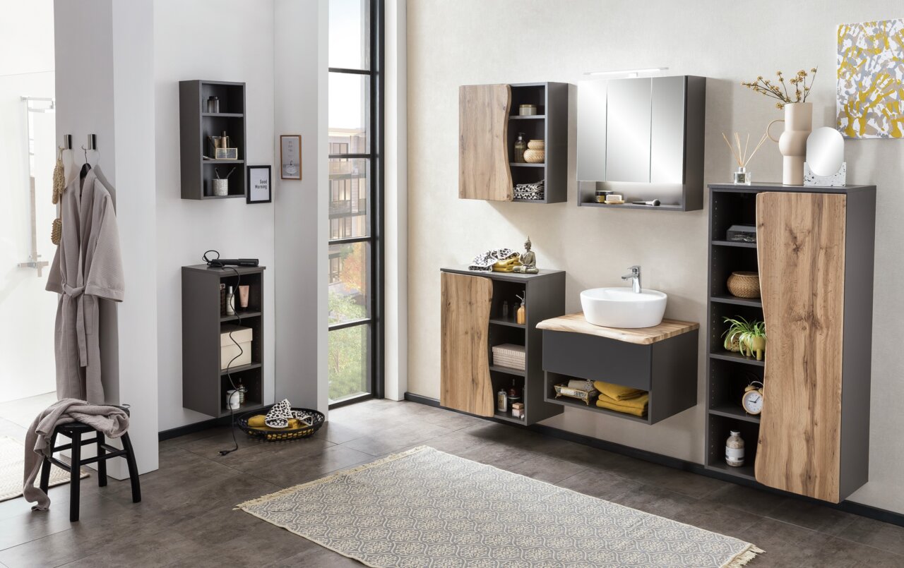 Modernes Waschtisch-Set in einem stilvollen Badezimmer, mit Holz- und Grautönen, aus der Perspektive von vorne betrachtet.