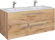 Doppelwaschtisch mit weißem Aufsatzbecken und Unterschrank in Holzoptik, zwei Schubladen mit Metallgriffen und zwei Chrom-Armaturen, schräg von vorn in leichter Seitenansicht fotografiert