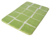 Grüner Badteppich mit weißem Karomuster, perspektivisch von schräg oben fotografiert.