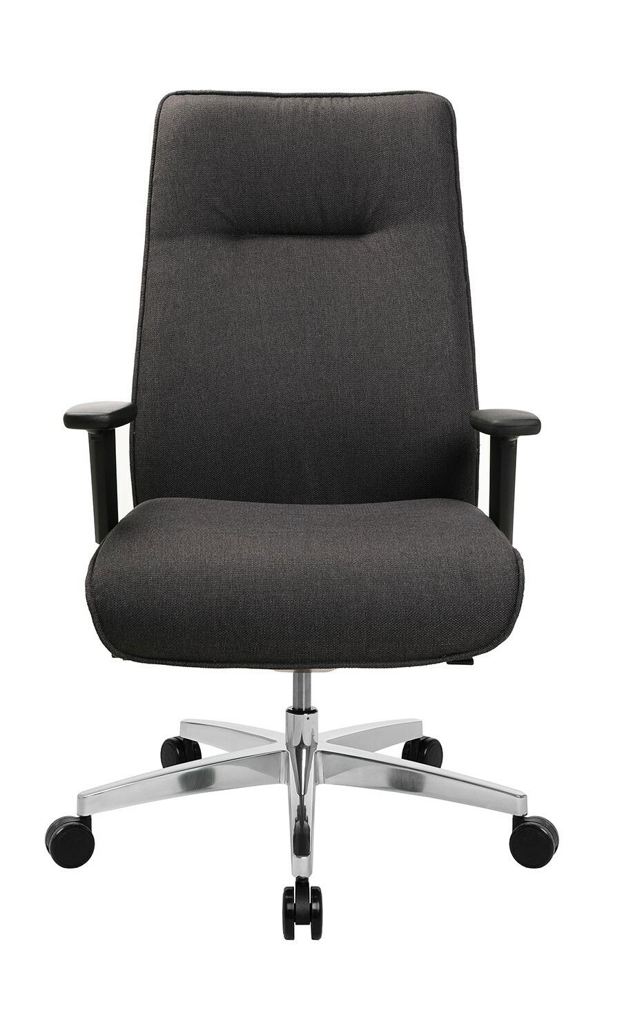 Frontansicht eines XL-Drehstuhls mit schwarzem Stoffbezug und verstellbaren Armlehnen auf einem verchromten Fußkreuz mit Rollen.