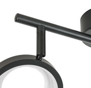 Nahaufnahme eines schwarzen LED-Strahlers mit zylindrischem Gelenk, seitliche Perspektive