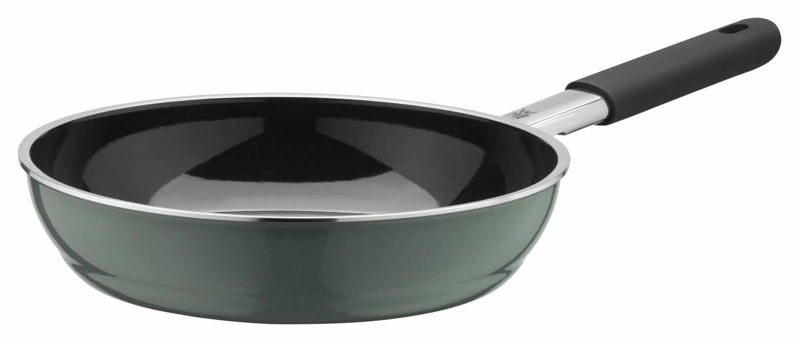 Bratpfanne FUSIONTEC 24cm in seitlicher Perspektive mit schwarzer Innenbeschichtung und ergonomischem Griff.