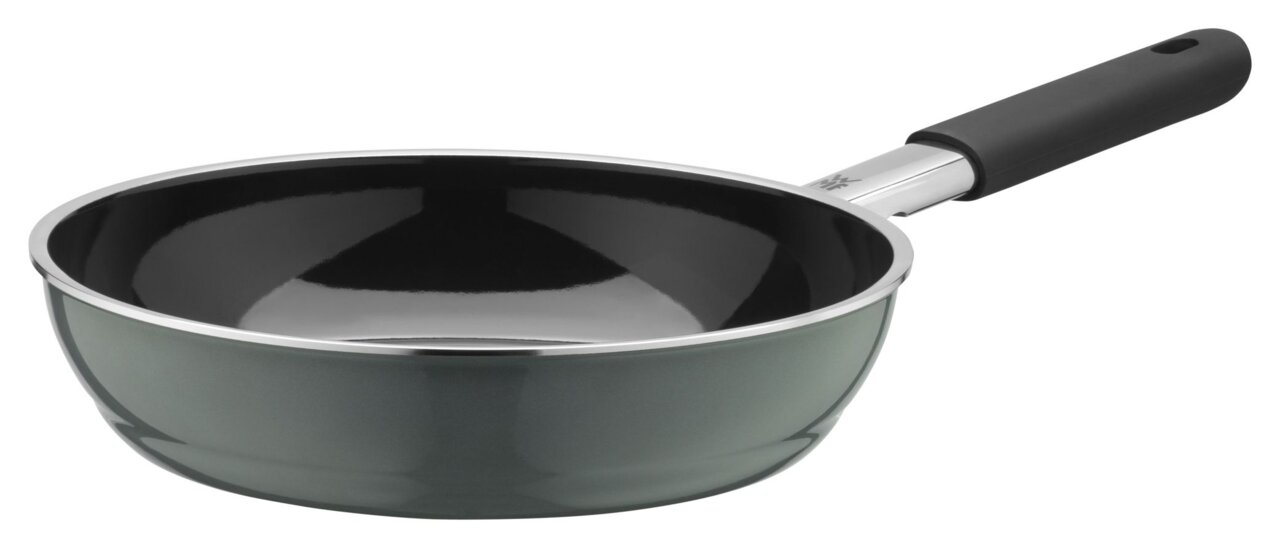 Bratpfanne FUSIONTEC 24cm in seitlicher Perspektive mit schwarzer Innenbeschichtung und ergonomischem Griff.