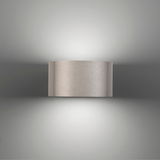 Moderne Wandleuchte PURE Clipse in gebürstetem Metall, frontal betrachtet, mit sanfter Lichtverteilung nach oben und unten.