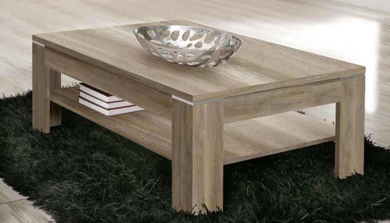 Moderner Couchtisch aus Holz mit rechteckiger Form, abgebildet in einer schrägen Perspektive von vorne, mit einer dekorativen Schale und Büchern auf einem schwarzen Teppich.